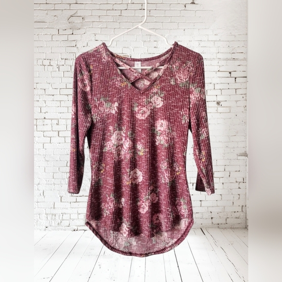 No Boundaries Floral Ribbed Knit Top - Juniors Size Large - Picture 1 of 7